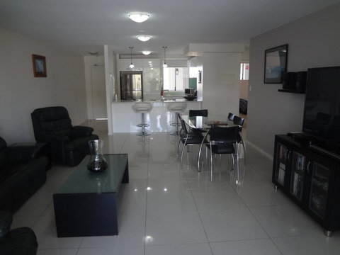 Keith's Sister - Foster Accommodation 13