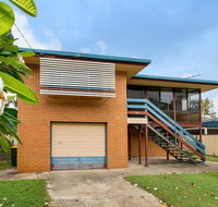 Short Stroll to Surf Beach - North Street Woorim - Foster Accommodation
