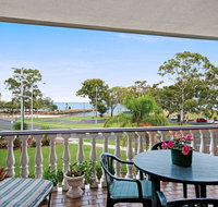 Huge top floor unit across the road....Waterfront - Foster Accommodation