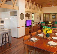 Claytons on Cylinder Beach Front - Foster Accommodation