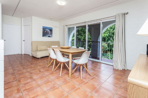 The Islander - Foster Accommodation 11