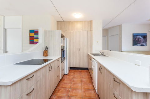 The Islander - Foster Accommodation 36