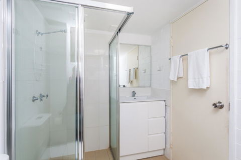 The Islander - Foster Accommodation 22