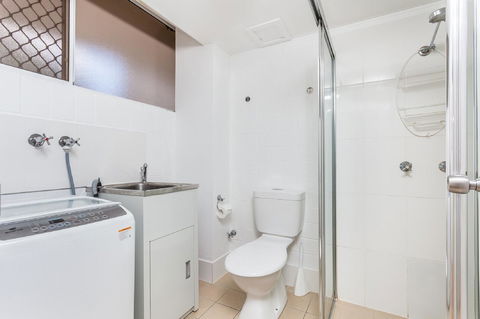 The Islander - Foster Accommodation 23