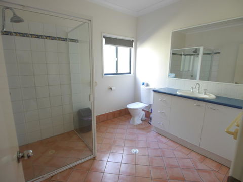 A Tequila Sunrise - Foster Accommodation 8