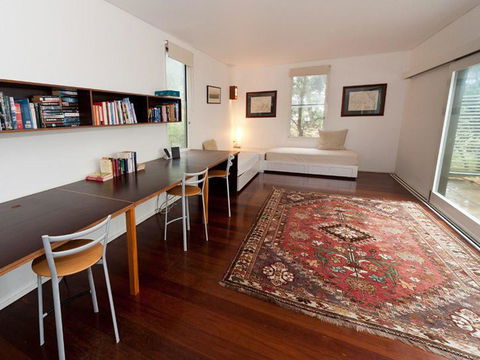 Aquila - Foster Accommodation 1