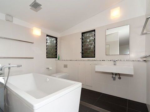 Aquila - Foster Accommodation 4