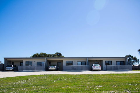 Island Quarters - Foster Accommodation 1