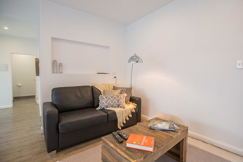 Island Quarters - Foster Accommodation 0