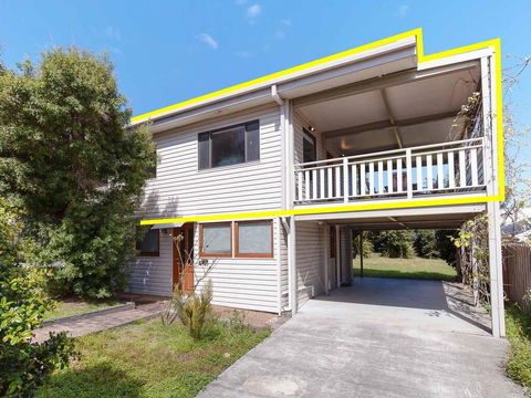 'Beach Break 1', 1/10 Lionel Street - Upstairs Unit With Aircon - Foster Accommodation 0