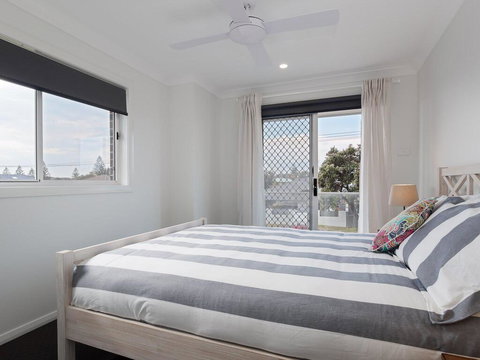 'Birubi Breezes', 2/7 Fitzroy St - Large Duplex With Air Conditioning, WIFI & Only 5 Minute Walk To The Beach - Foster Accommodation 3