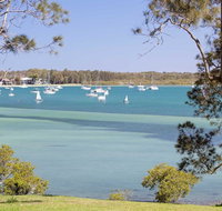 'Corlette Waterfront' 2/44 Danalene Parade - Waterfront Luxury WIFI Aircon Boat Parking - Foster Accommodation