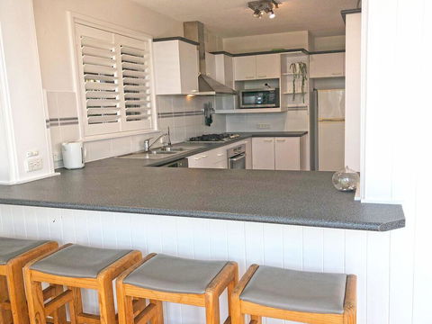 'Mooring One Downstairs', 23 Shoal Bay Rd - Fantastic Ground Floor Duplex With Views, WIFI And Air Conditioning - Foster Accommodation 2