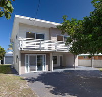 'SeaHaven' 2 Richardson Ave - Large home with Aircon Smart TV WIFI Netflix  Boat Parking - Foster Accommodation