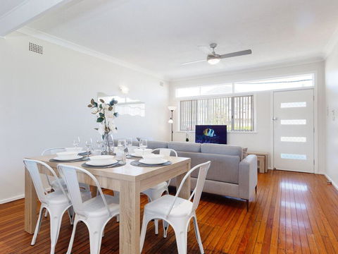 'Shoalz', 28 Rigney Street - Renovated Pet Friendly Cottage & Boat Parking - Foster Accommodation 2