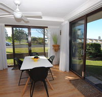 'Time and Tide' 1 - Ground Floor with Water Views - Foster Accommodation