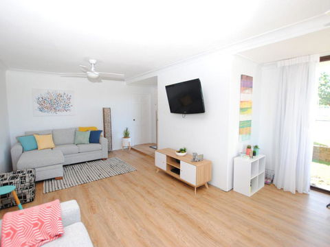 'Time And Tide' 1 - Ground Floor With Water Views - Foster Accommodation 1