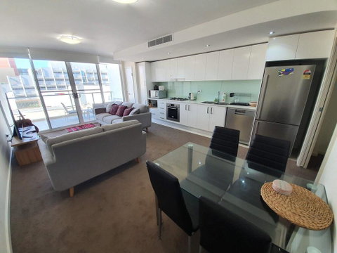 (just Listed) Bolton St 1br 350m Walk To Newcastle Beach +++ Wifi End Eand - Foster Accommodation 0