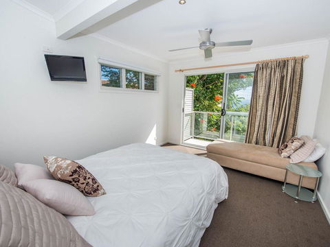 1 'Florida', 5 Lillian Street - 2 Min Walk To Beach, Shops & Restaurants - Foster Accommodation 3
