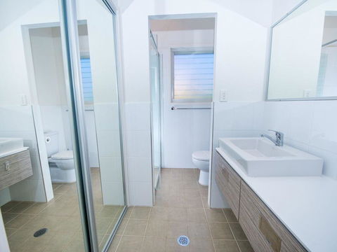 1 'Florida', 5 Lillian Street - 2 Min Walk To Beach, Shops & Restaurants - Foster Accommodation 1