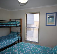 1 Naiad Court - Lowset family home with swimming pool and covered deck. Pet friendly - Foster Accommodation
