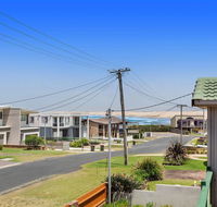 1/32 Ocean Avenue - three bedrooms three bathrooms air con boat parking  water views - Foster Accommodation