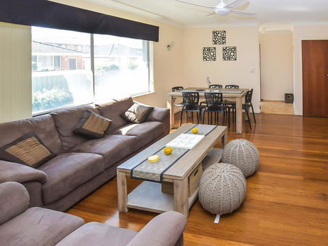 1/33 Wharf Street - Foster Accommodation 0