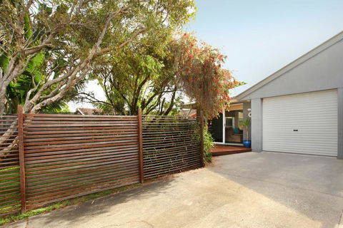 1/882 David Low Way Marcoola - 500 Bond, Linen Included, Pet Friendly - Foster Accommodation 0