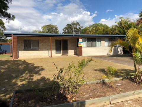 10 Cypress Avenue - Rainbow Beach, Fantastic Beach Location - Foster Accommodation 0