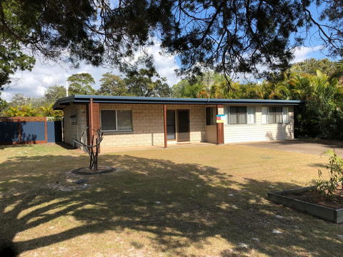 10 Cypress Avenue - Rainbow Beach, Fantastic Beach Location - Foster Accommodation 2