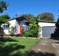 10 Double Island Drive - Modern family home centrally located swimming pool  outdoor area - Foster Accommodation