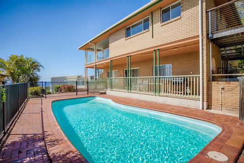 100 Cooloola Drive - Foster Accommodation 1
