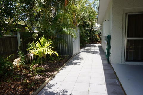 11 Bomburra Court - Rainbow Beach, Comfortable Beach House, Plenty Of Boat Parking - Foster Accommodation 3