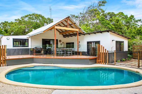 11 Naiad Court - Rainbow Shores, Fantastic Family Retreat, Swimming Pool, 200m To Beach, Free Wi-Fi - Foster Accommodation 0