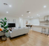 118 Refreshing 3BR Werribee Family House - Foster Accommodation