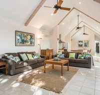 12 Childe Street Byron Bay - Absolute Belongil Summerhouse - Foster Accommodation