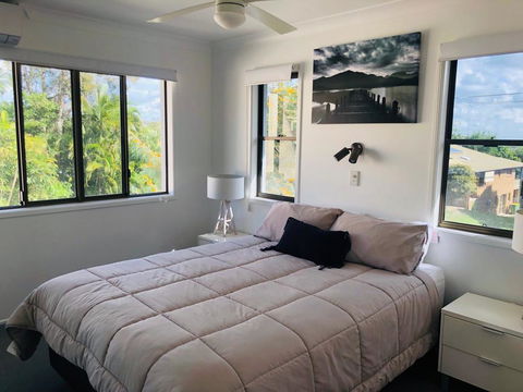 12 Cooloola Drive - Family Home, Close To Beach, Pet Friendly - Foster Accommodation 1