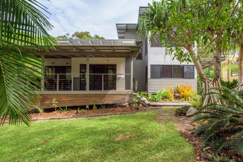 12 Naiad Court- Pool, Sleeps 8, Close To Beach - Foster Accommodation 1