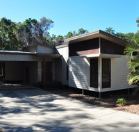 12 Satinwood Drive - Family home with swimming pool located in natural bushland and close to beach - Foster Accommodation