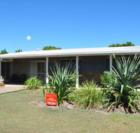 12 Zircon Street - Renovated beach shack with the perfect blend of comfort and coastal cool - Foster Accommodation