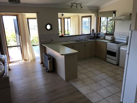 121 Montague Avenue, Kianga - Foster Accommodation 3