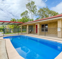 14 Double Island Drive - Rainbow Beach Large Holiday House with PoolPets Welcome Free Wi-Fi - Foster Accommodation
