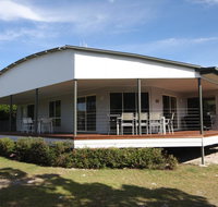 14 Zircon Street - Centrally located family home with covered deck close to patrolled beach  shops - Foster Accommodation