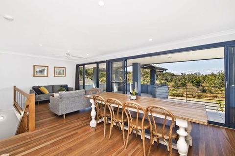 143 Matthew Flinders Drive, Port Macquarie - Foster Accommodation 0
