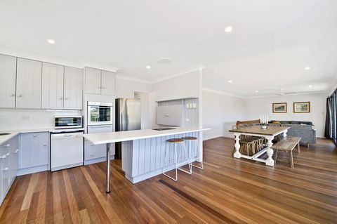 143 Matthew Flinders Drive, Port Macquarie - Foster Accommodation 3