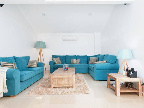 15 'The Moorings', 4 Cromarty Road - Stunning With Water Views & Pool - Foster Accommodation 2