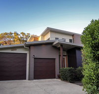 17 Naiad Court - Modern open plan family home with covered outdoor area and double lock-up garage - Foster Accommodation