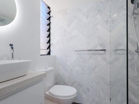 2 'Lanimer' 14 Mitchell Street - Beautiful Waterfront Property With Spectacular Views - Foster Accommodation 3