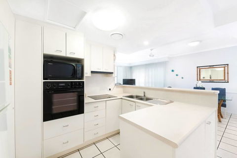 2 Bedroom Alex Unit - Ocean, Pool And Park Views - Foster Accommodation 1