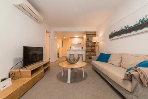 2 Bedroom Apartment Seconds From Valley - Foster Accommodation 0
